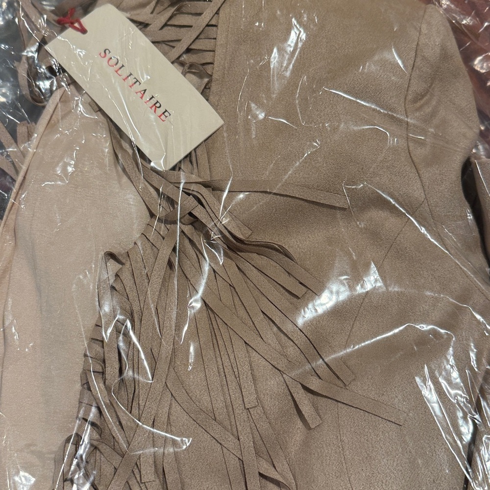Solitaire Anthropologie,  NWT Tan Fringe Jacket faux suede, size L - Picture 4 of 4
